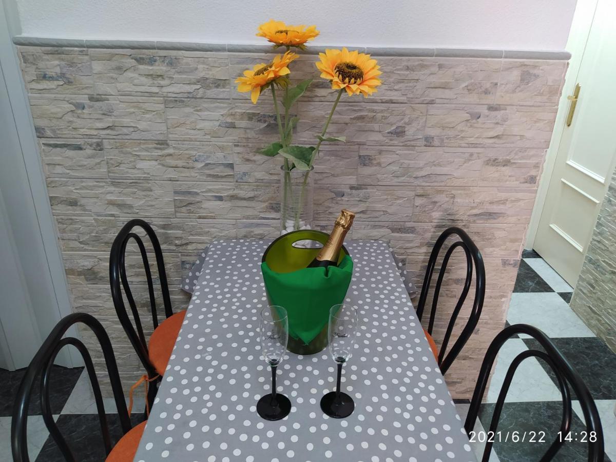 Los Tres Girasoles 加的斯 外观 照片